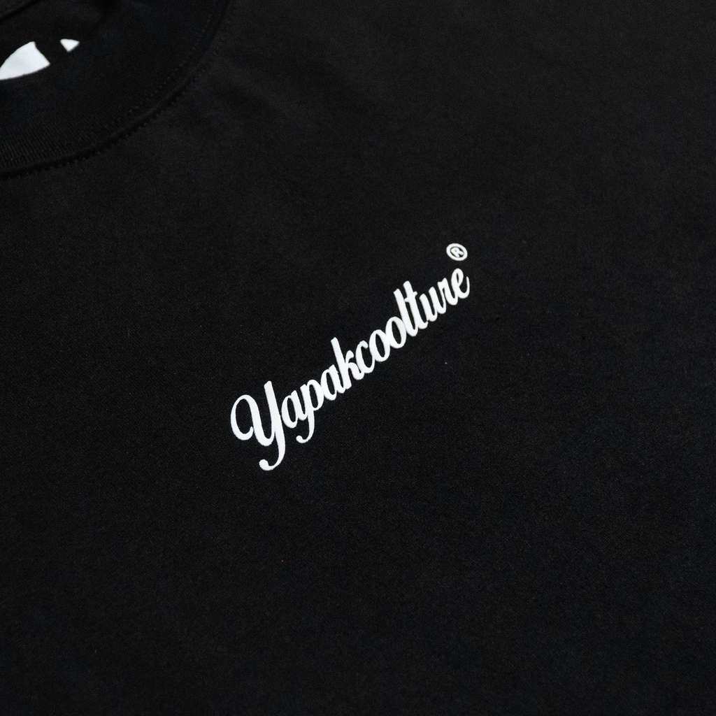 OVERSIZED TEE - Community-driven. Elevated daily.